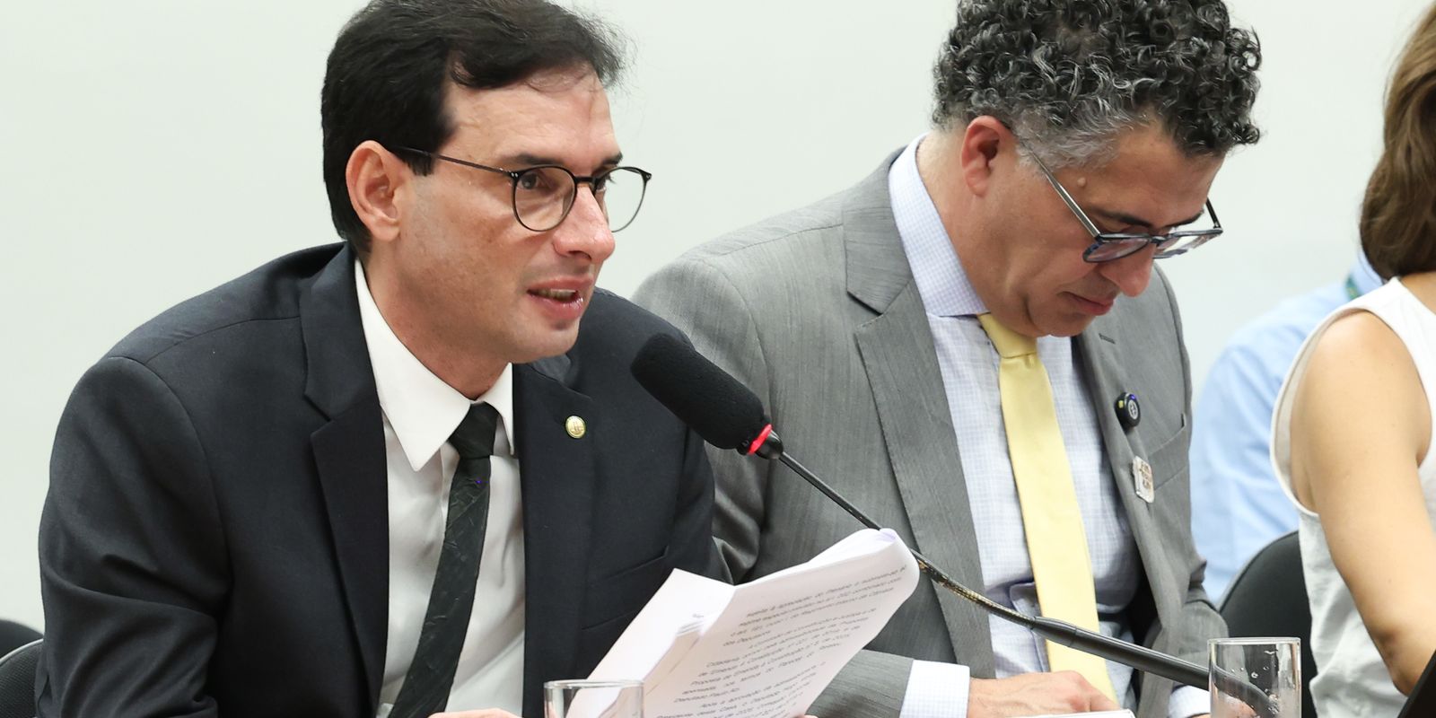 Relator propõe fim da escala 6x1 com folga preferencial aos domingos