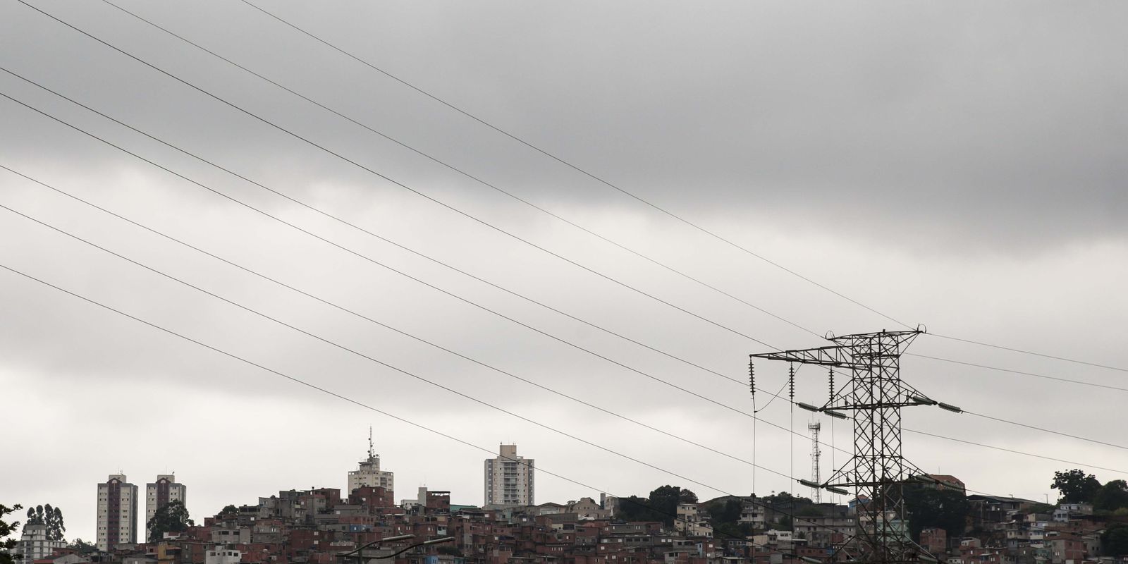 Brasil se prepara para fim de semana com temporais e chuva intensa; ciclone afeta o Sul na segunda