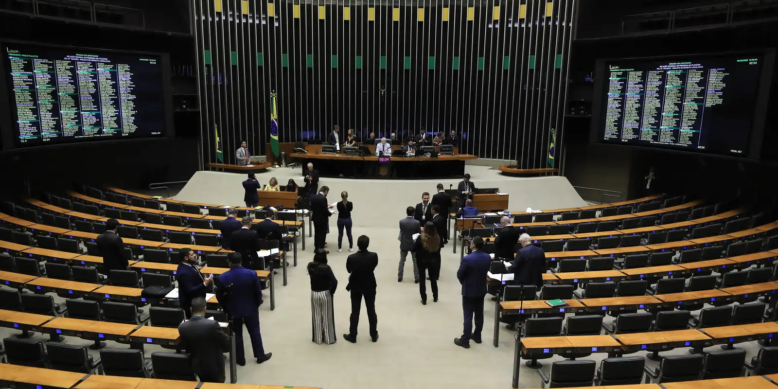 Minirreforma eleitoral avança na Câmara e gera críticas por limitar multas a partidos políticos
