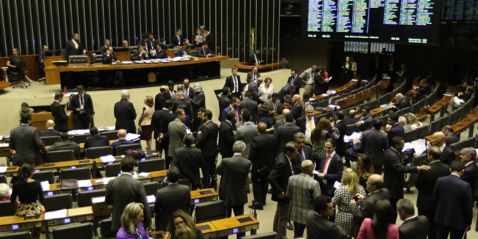 Congresso derruba veto e municípios inadimplentes poderão acessar recursos federais