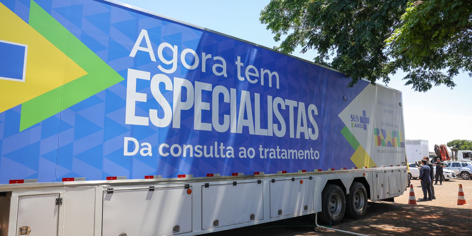 Programa Agora Tem Especialistas lança carreta de saúde da mulher em Manguinhos para pacientes do SUS