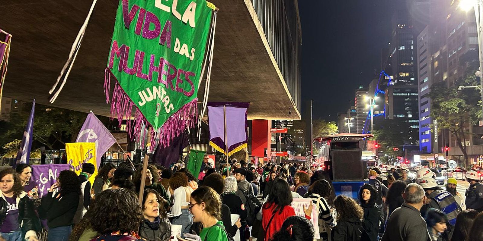 Ato na Avenida Paulista defende manutenção de norma sobre aborto legal em casos de estupro