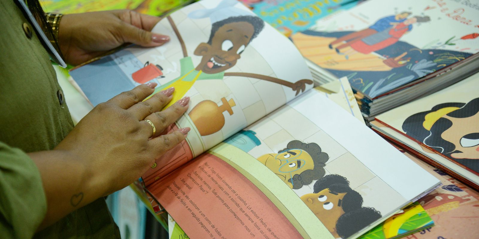 Bienal nas Escolas adota clima da Copa do Mundo para fomentar a leitura no Rio de Janeiro