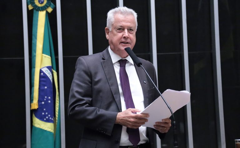 Câmara dos Deputados aprova novas regras para a proteção da indústria nacional em licitações públicas