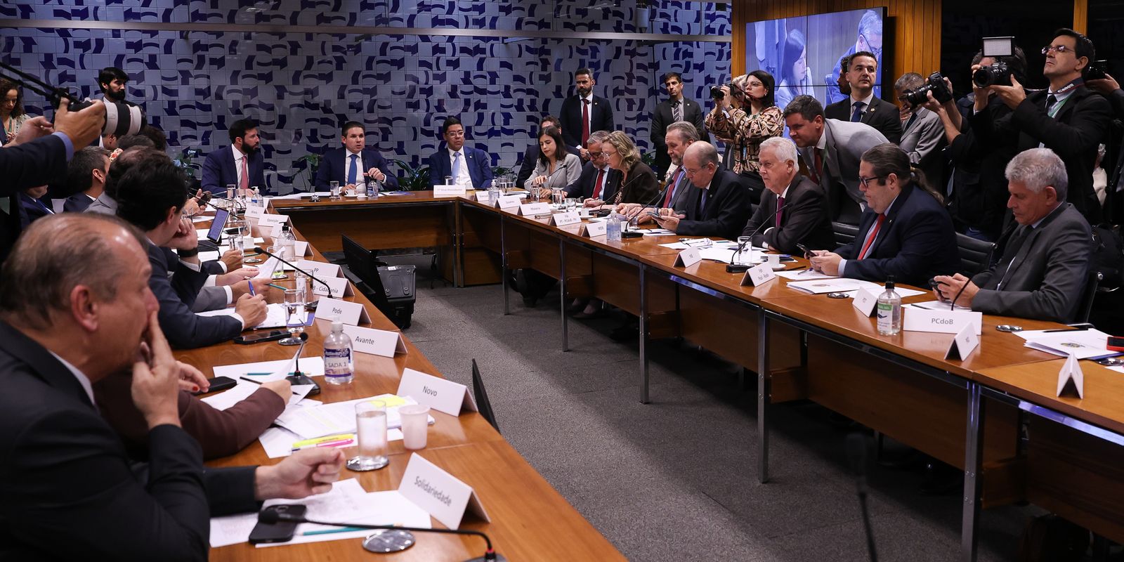 Governo retira urgência da escala 6x1 na Câmara, liberando pauta