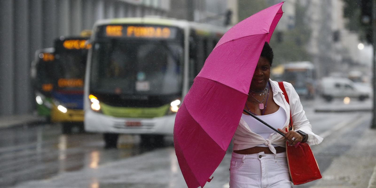 Chuva no Rio de Janeiro cancela show em evento de transmissão gratuita de jogo do Brasil