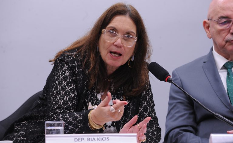 Comissão da Câmara aprova ações de conscientização e campanha sobre fibromialgia