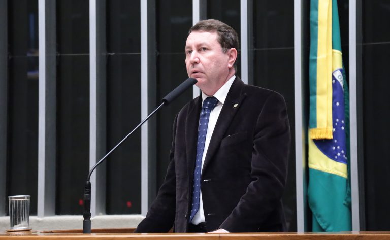 Comissão da Câmara aprova PLIMU para integrar municípios e universidades na busca por soluções