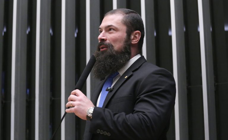 Câmara dos Deputados aprova parcelamento especial de débitos tributários para o setor de armas e munições