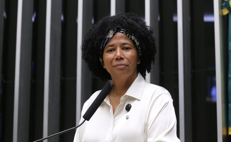 Câmara dos Deputados aprova prioridade para idosos vulneráveis em instituições de longa permanência