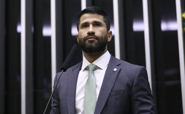 Comissão aprova reconhecimento de certificação de bombeiro mergulhador para atividades civis