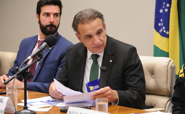 Comissão da Câmara aprova regras para negociação de dívidas de energia elétrica e proteção aos consumidores