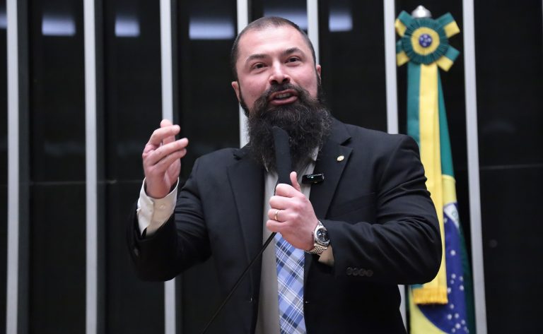 Comissão de Segurança Pública aprova projeto que permite uso do FGTS para compra de armas e munições