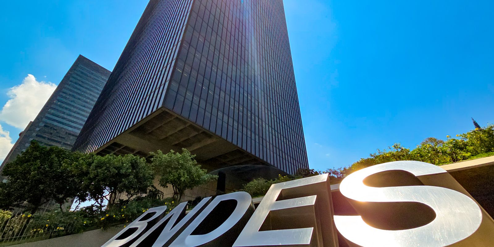 Lula destaca confiança de técnicos do BNDES e anuncia R$ 140 bilhões para a indústria