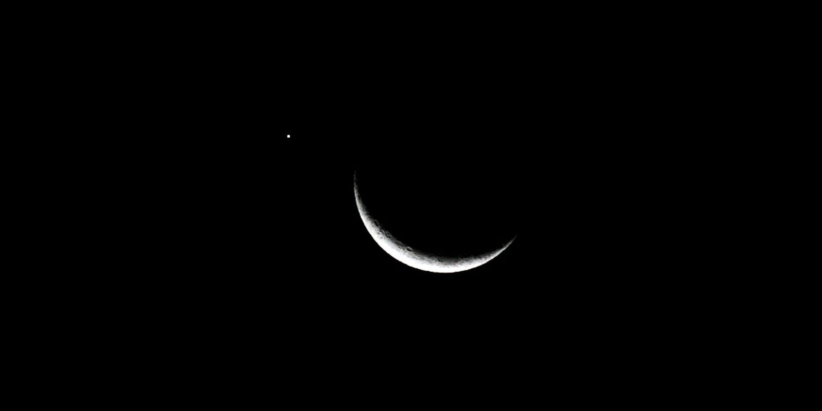 Alinhamento planetário e da Lua surpreende observadores; fenômeno astronômico visível a olho nu
