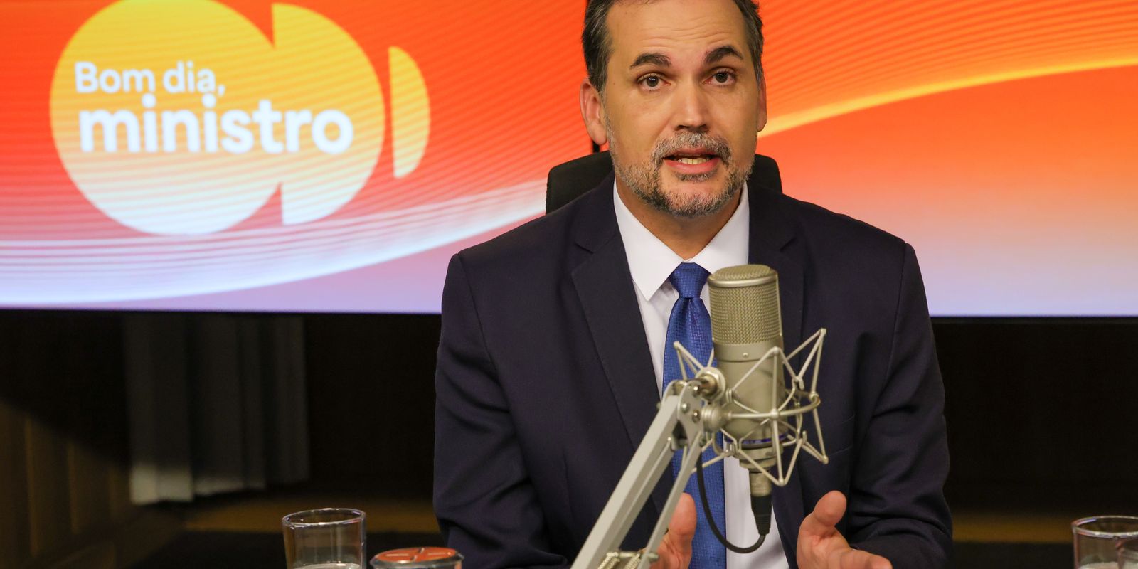 Brasil utiliza lucros do petróleo para conter preços dos combustíveis em cenário de crise global
