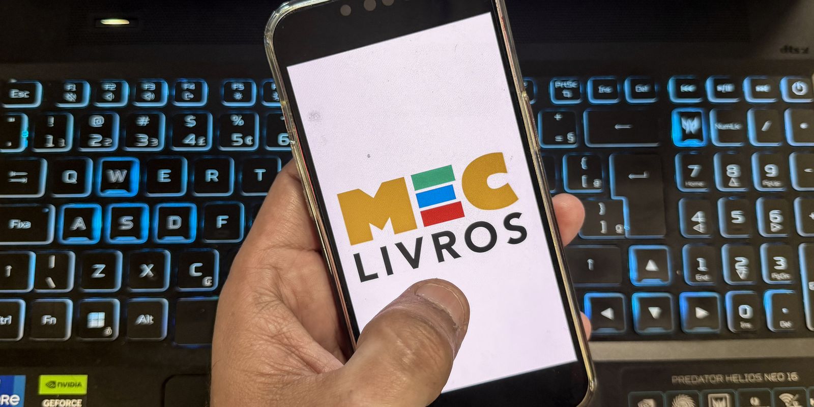 MEC Livros amplia coleção com 7,8 mil obras em inglês e espanhol