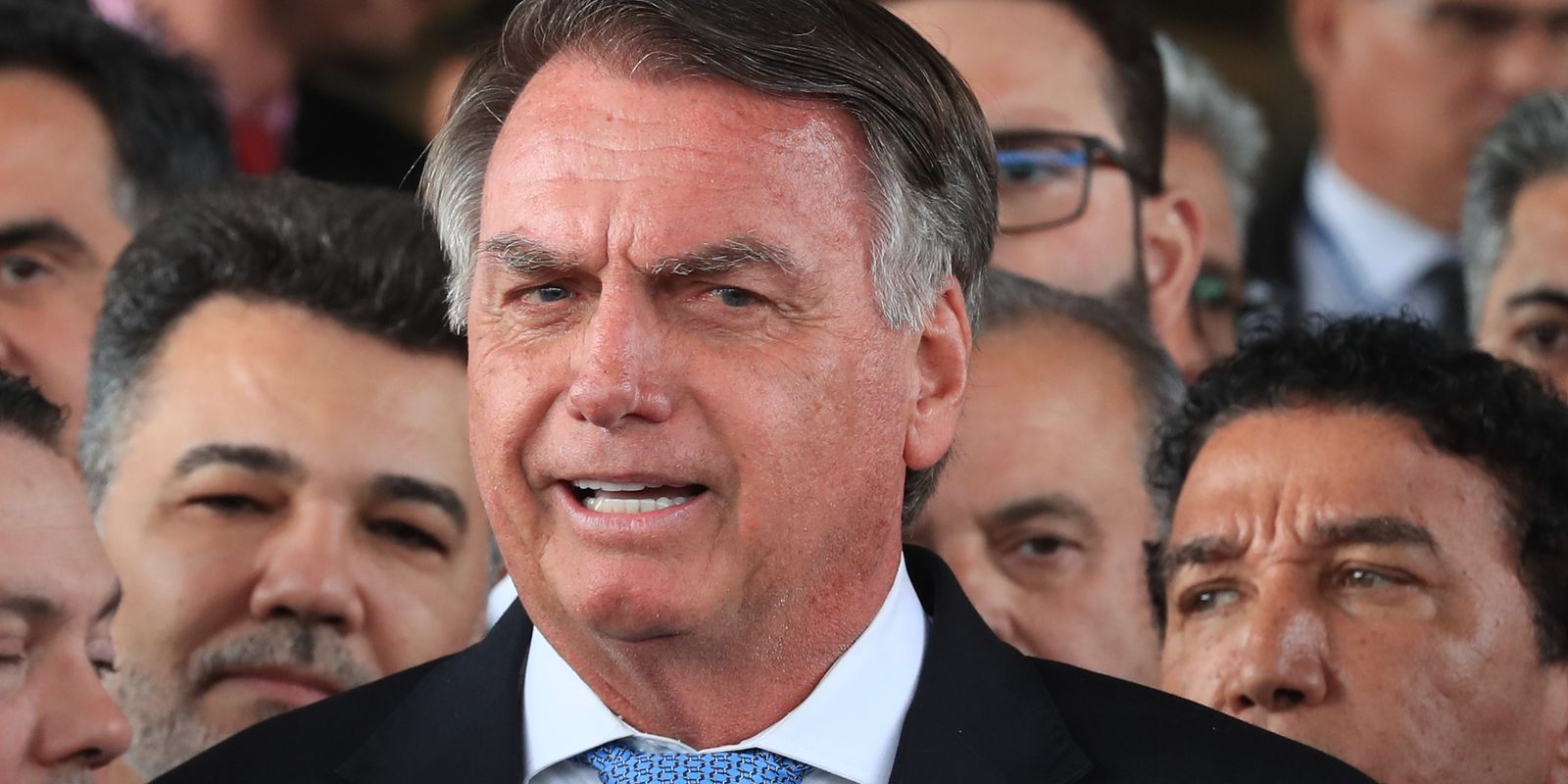 Defesa de Bolsonaro é autorizada por Moraes a acompanhar depoimento sobre arma