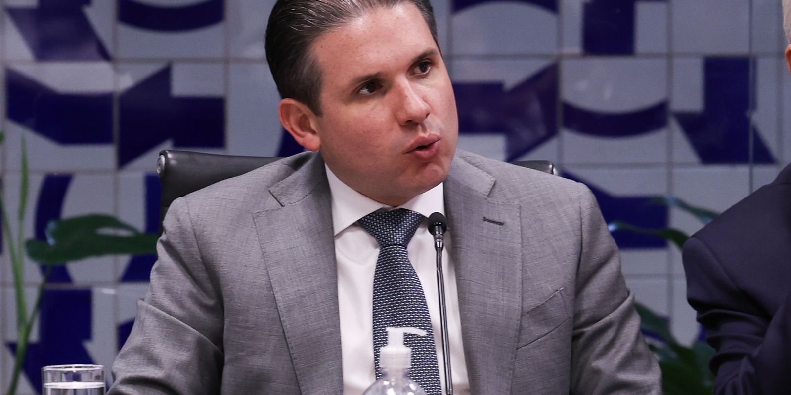 Hugo Motta agenda reunião na Câmara dos Deputados para debater fim da escala 6x1