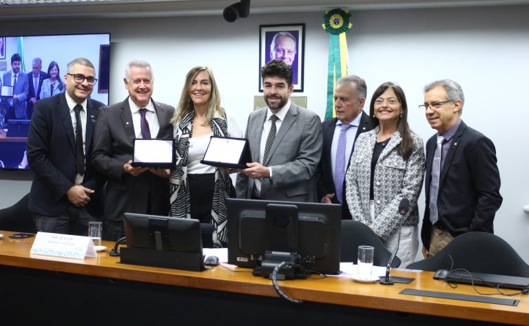 Prioridade para testes com polilaminina no tratamento de lesão medular é defendida por pesquisadores e deputados