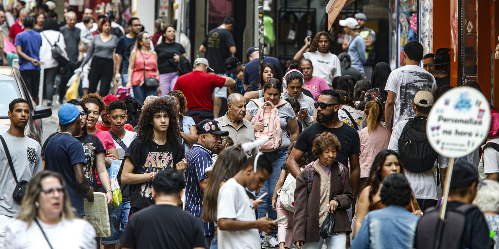 A renda do trabalho impulsiona a redução da pobreza em 22 metrópoles brasileiras