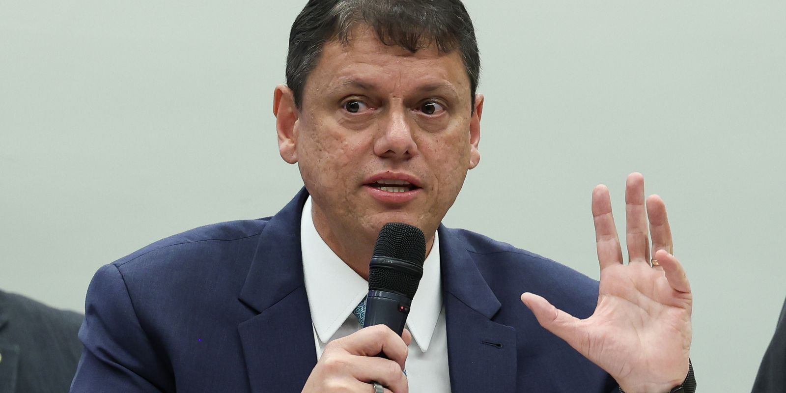 TCE de São Paulo aprova contas de Tarcísio de Freitas para 2025 com ressalvas