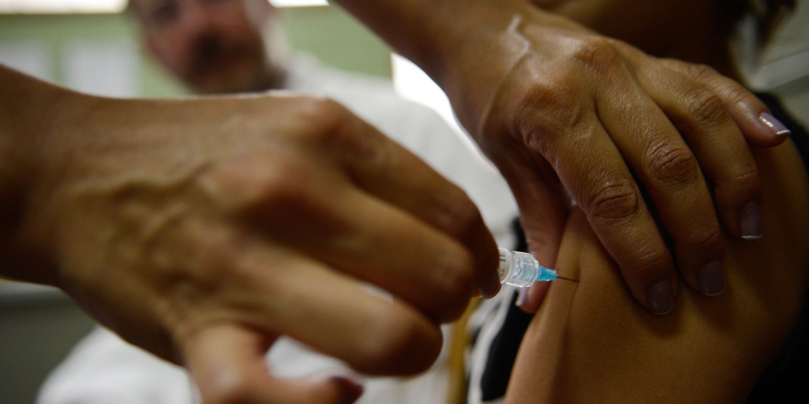 Prazo para vacinação de adolescentes contra o HPV é estendido até dezembro