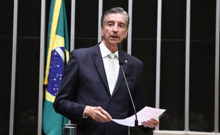 Câmara dos Deputados aprova ações de conscientização contra a adultização infantil