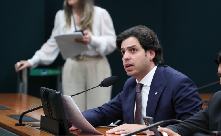 Comissão de Educação da Câmara avança para incluir material didático individual no programa da LDB