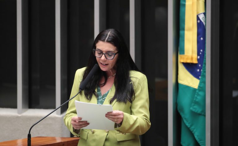 Comissão aprova projeto que assegura escolta policial e proteção à mulher em casos de medida protetiva