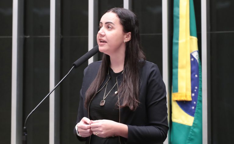 Escolas deverão comunicar suspeitas de trabalho infantil ao conselho tutelar, decide comissão