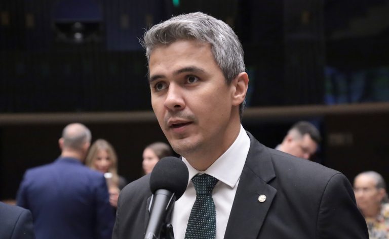 CCJ da Câmara aprova incentivos para a contratação de pessoas com deficiência acima das cotas legais