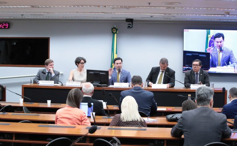 Prazo de 20 anos para patentes de remédios é defendido em debate na Câmara