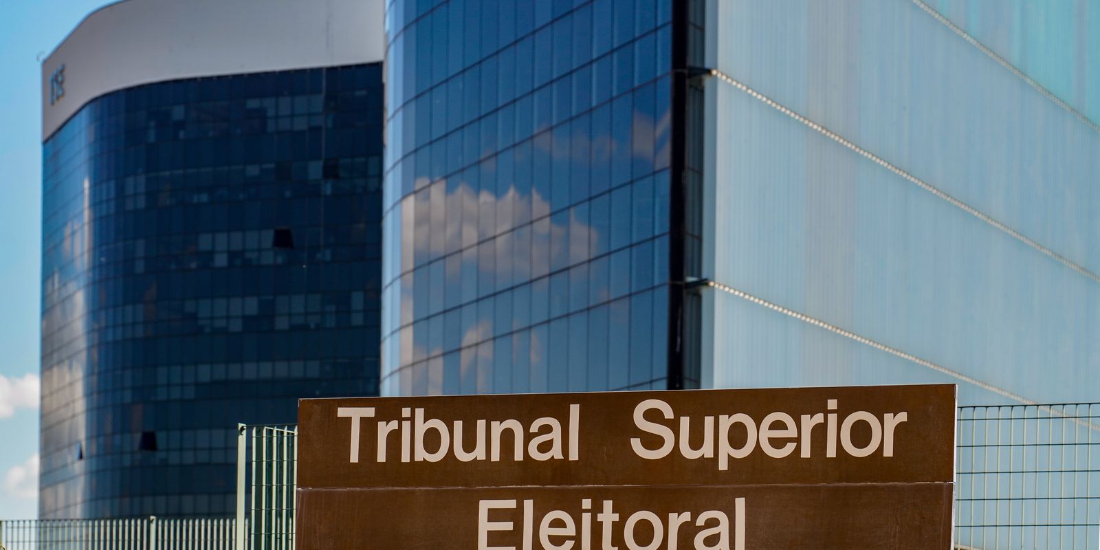 TSE firma acordo com big techs para combater a desinformação e o uso de inteligência artificial nas eleições de 2026
