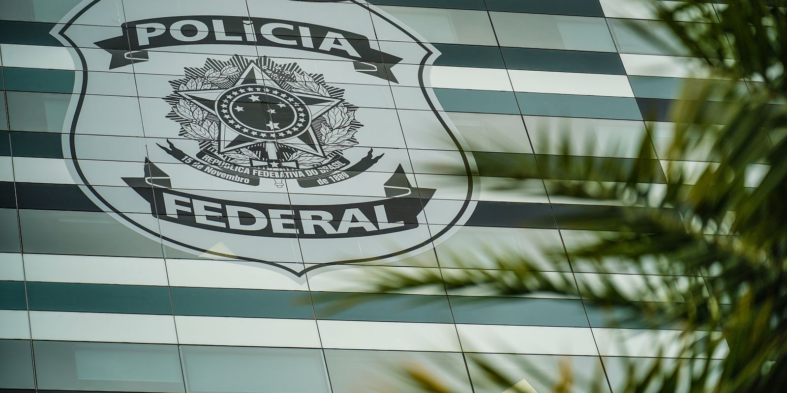Flávio Bolsonaro nega calúnia contra Lula e entrega defesa por escrito à PF