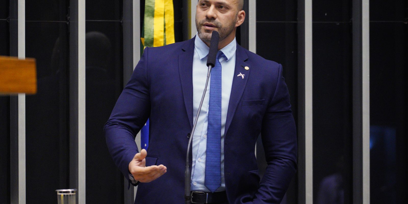 Moraes intima Daniel Silveira a explicar vídeo publicado nas redes sociais