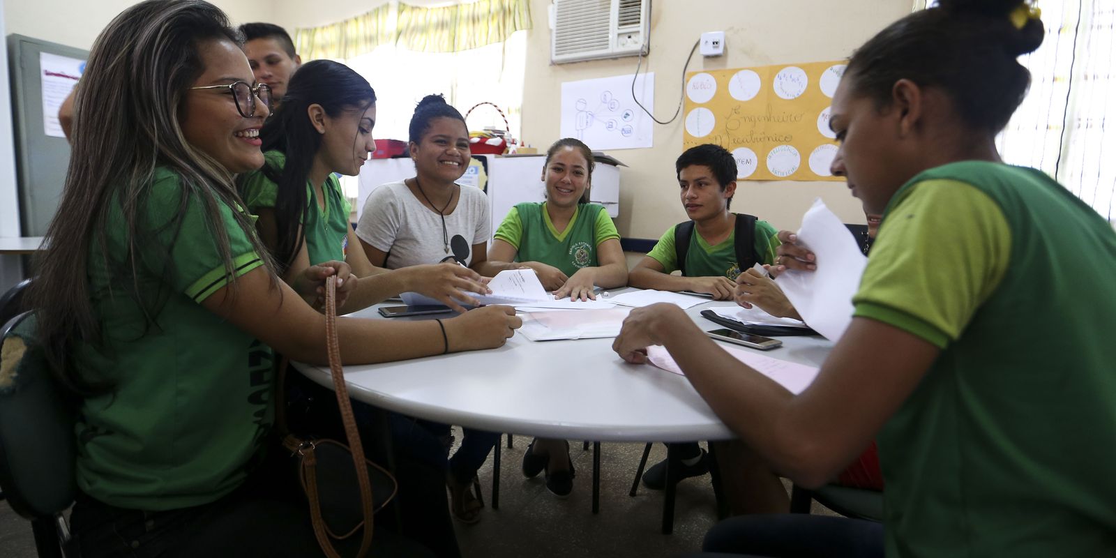 Pé-de-Meia libera novos pagamentos para estudantes nascidos em setembro e outubro