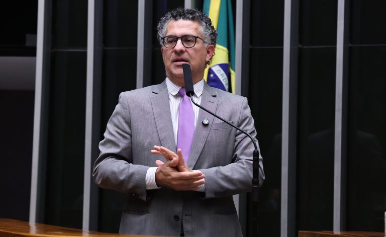 Projeto de lei visa garantir ao consumidor remarcação e desistência de passagens sem multa