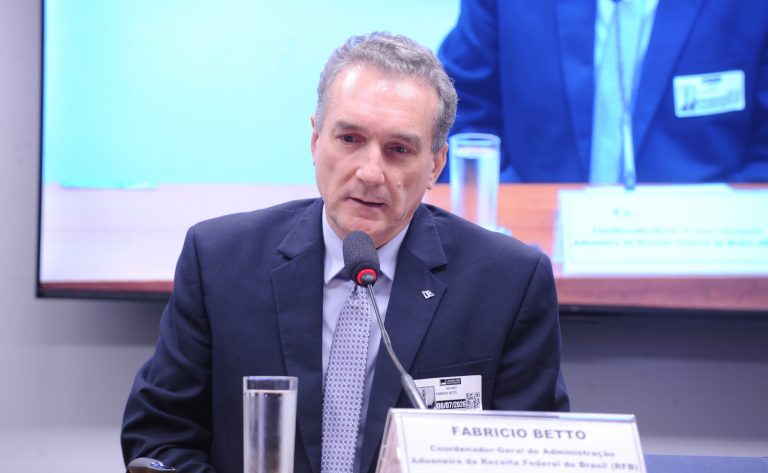 Receita Federal reformula programa Remessa Conforme para combater pirataria e produtos irregulares