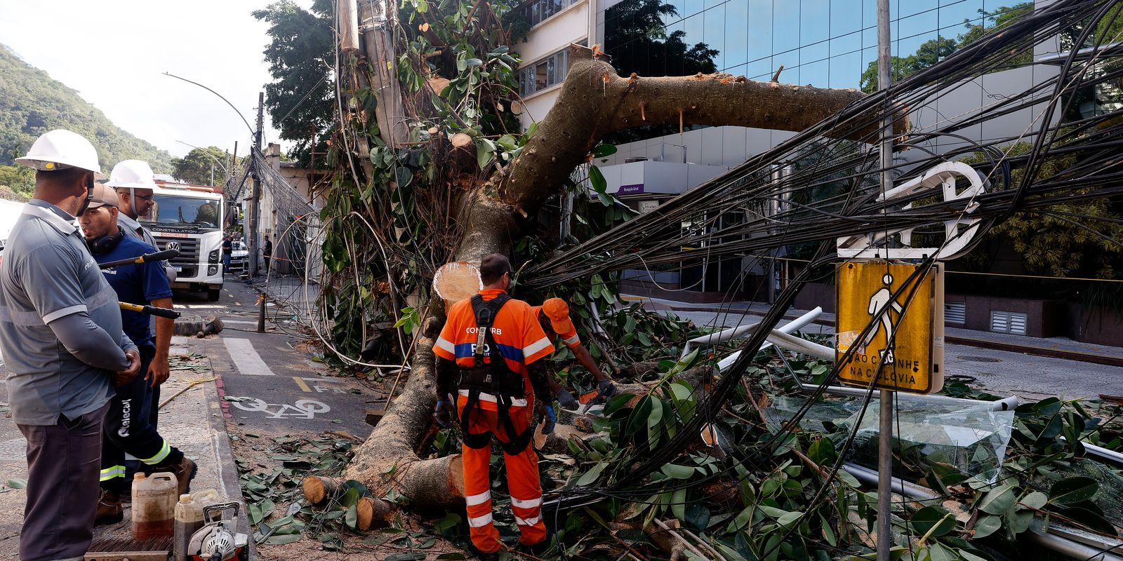 Investimento na rede elétrica é essencial para evitar apagões após temporais