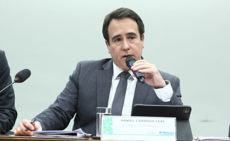 Secretário do Tesouro Nacional detalha crescimento econômico e plano para a dívida pública