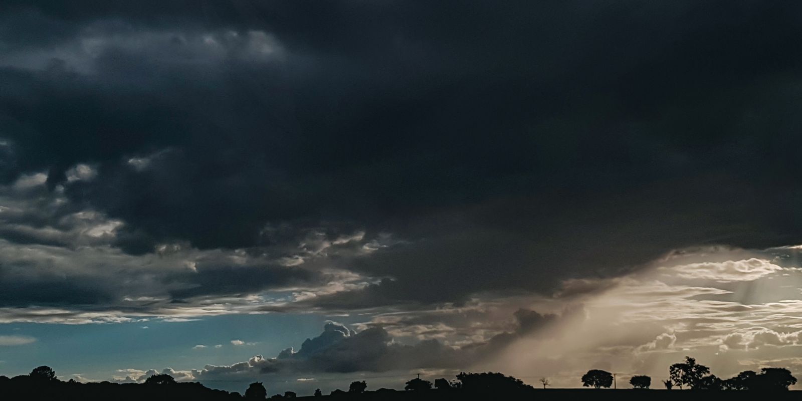 Inmet emite alerta para tempestades no RS com risco de granizo
