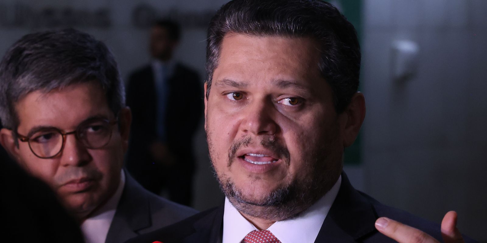 Alcolumbre encaminha a PEC do fim da escala 6x1 para análise da CCJ do Senado