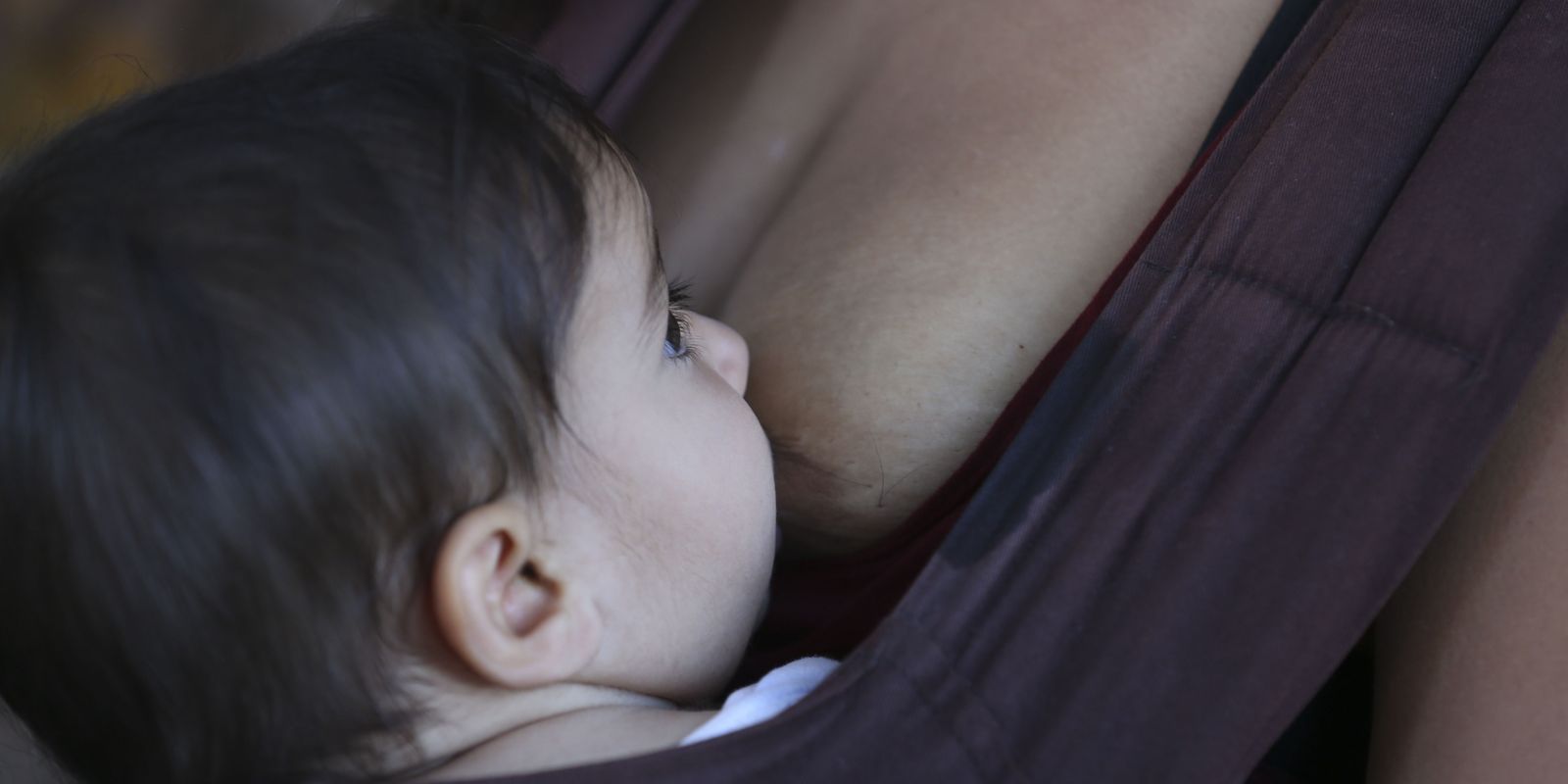 Amamentação reduz em 11% o risco de doença cardíaca na mãe