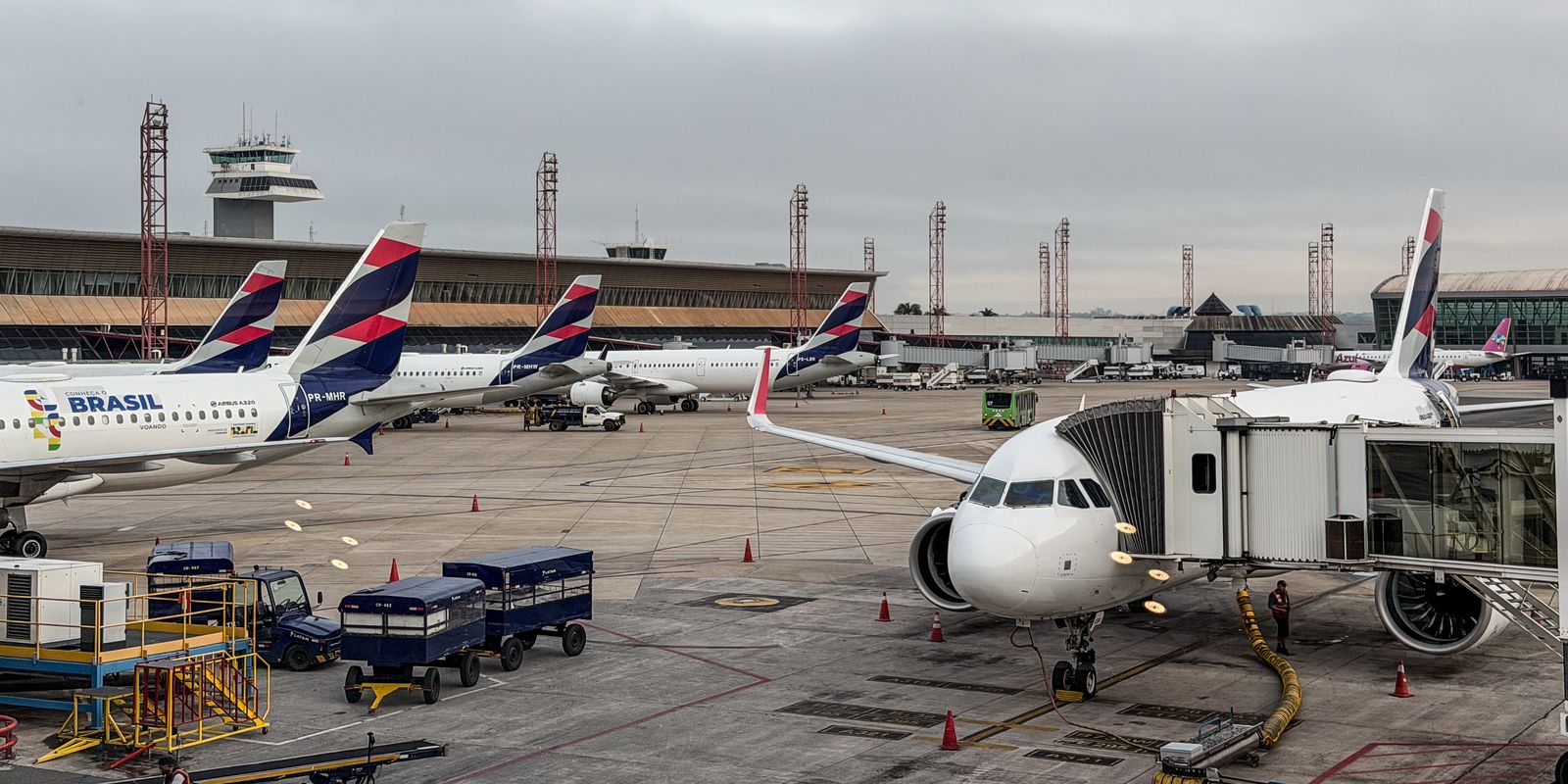 Anvisa atualiza normas de segurança sanitária em aviões e aeroportos
