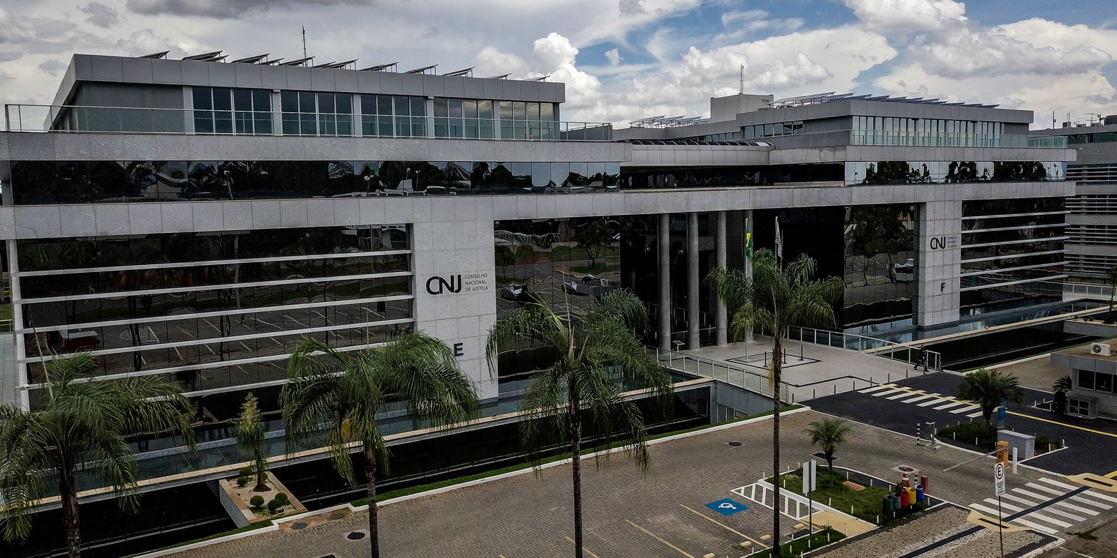 CNJ aprova fim da aposentadoria compulsória como punição máxima a juízes
