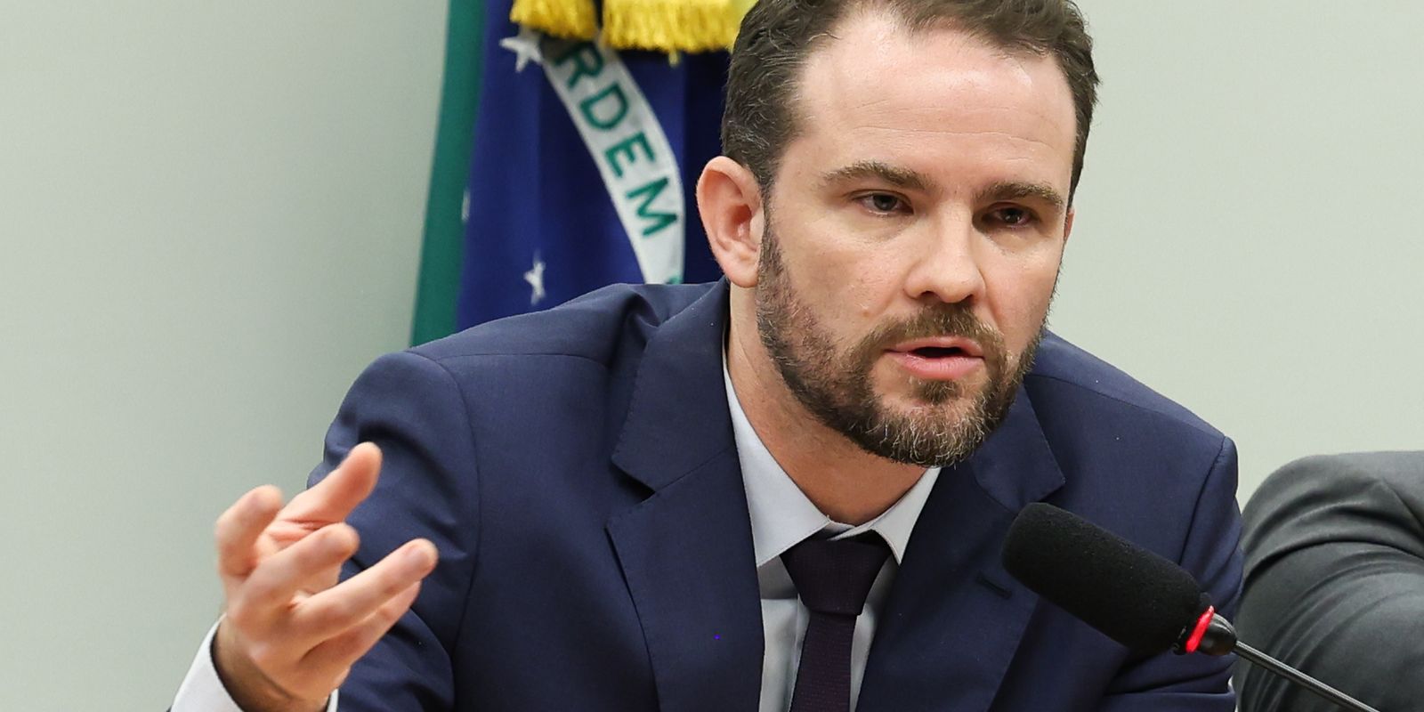 Durigan nega inércia do governo federal diante da crise do BRB