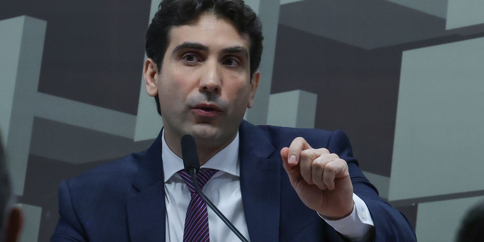 Galípolo critica o uso do FGC por empresas sem garantias suficientes