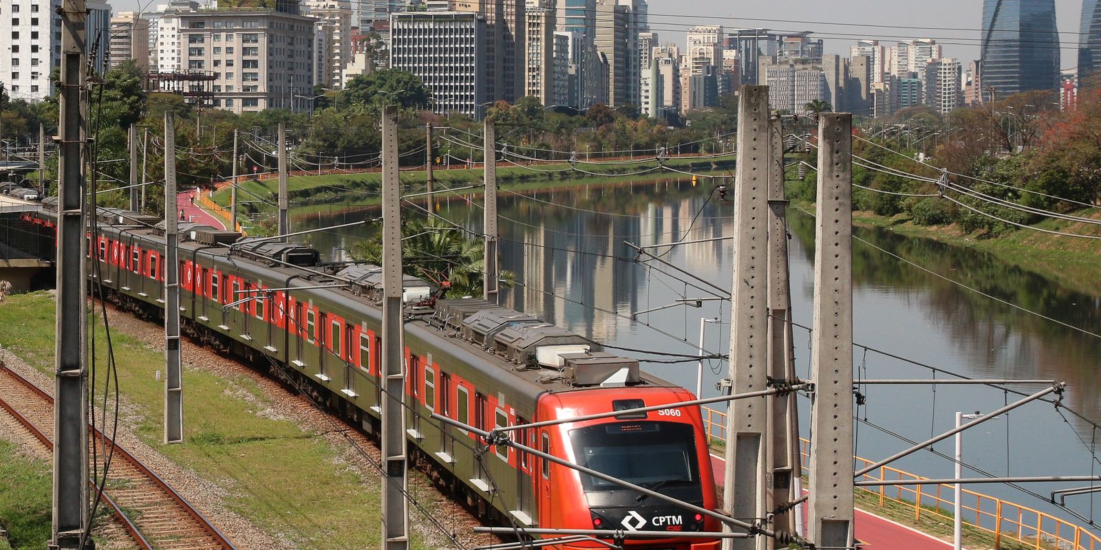 A greve de trens em SP trava a capital e gera 2 mil km de engarrafamento