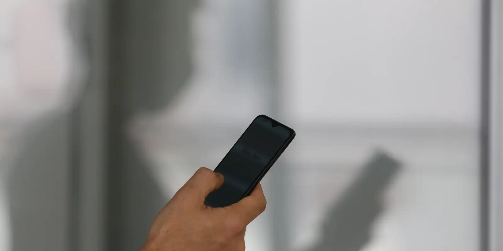 Casos de roubo de celulares caem, mas furtos sobem no Brasil em 2025